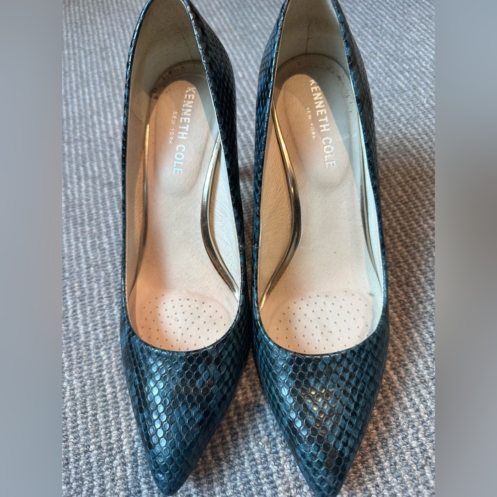 Kenneth Cole 7.5 heels